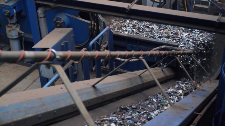 Riwald Recycling recyclingsbedrijf die hightech en circulair recyclet met pure grondstoffen, ferrous en non-ferrous, als output