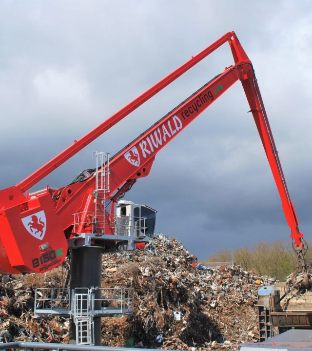 Riwald Recycling maakt gebruik van de Sennebogen 8160 EQ Balanskraan voor efficiënte operations